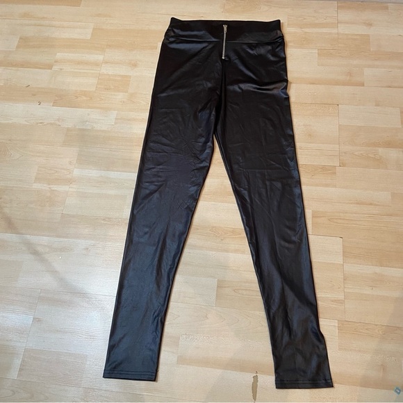 BNWT Boohoo women’s black front  zip wet‎ look leggings in size 6 - Picture 2 of 11